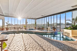 屋内プール、温水プール