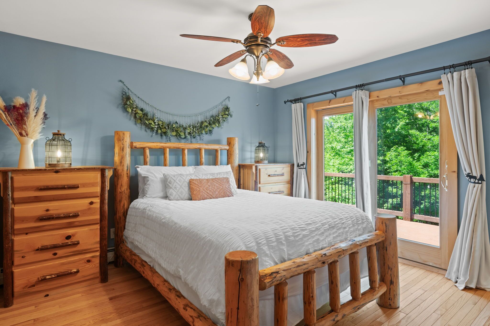 5 bedrooms, desk, iron/ironing board, travel cot