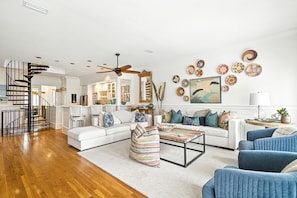 TV, books - Stay right in the Heart of Seaside At Central Park (Santa Rosa Beach)