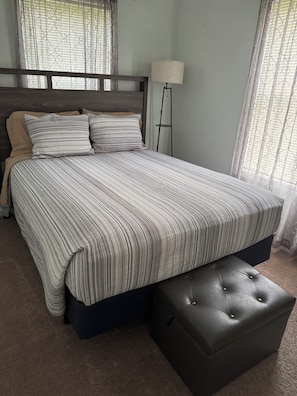 3 bedrooms, desk, iron/ironing board, travel cot