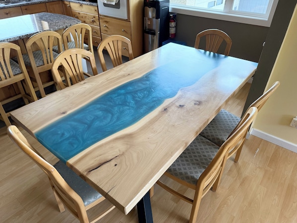 Dining - Sunny Southern Alberta Oasis (Coaldale)