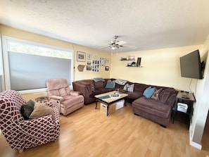 TV - Sunny Southern Alberta Oasis (Coaldale)