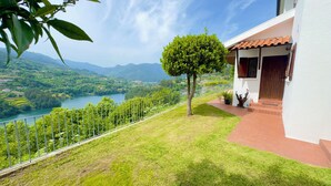 A house with a view of a river and mountains. - Viewpoint 13 (Caniçada, Braga, Portugal)