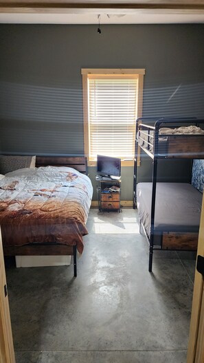 WiFi, bed sheets