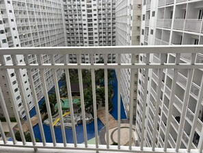 Classic Condo, Balcony, Pool View | Balcony view -  Shore Residences MOA by darpm (Pasay)