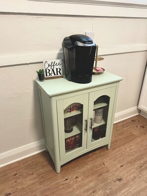 Interior - Modern 2 Bdr Upper In Riverside Park (Milwaukee)