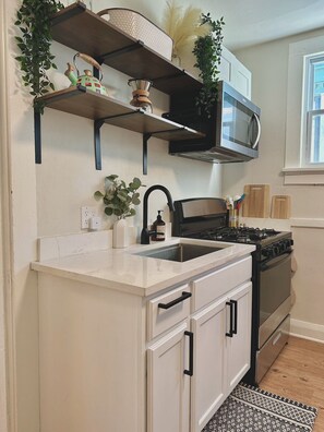 Private kitchen - Modern 2 Bdr Upper In Riverside Park (Milwaukee)