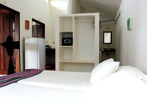 Studio – standard, balkong, sjøutsikt | Safe på rommet og wi-fi (inkludert)