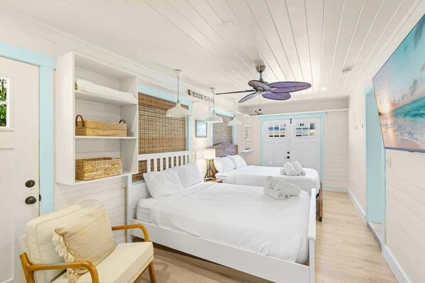 3 habitaciones, tabla de planchar con plancha y cuna de viaje 