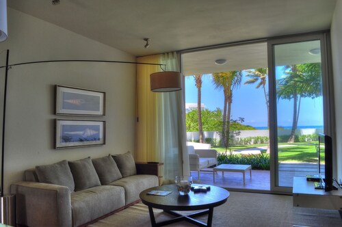 Oceanfront 1BR en Ultravioleta Cabarete. Wifi Rápido, Balcón & Parking