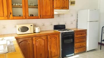 Micro-ondes, four, plaque de cuisson