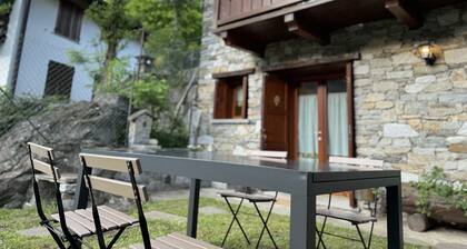 Romantic and panoramic chalet in Valchiavenna-8 min from Chiavenna