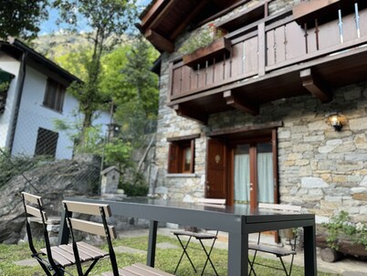 Romantic chalet with panoramic views—8 minutes from Chiavenna—traditional dinner available upon request