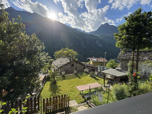 Romantic and panoramic chalet in Valchiavenna-8 min from Chiavenna