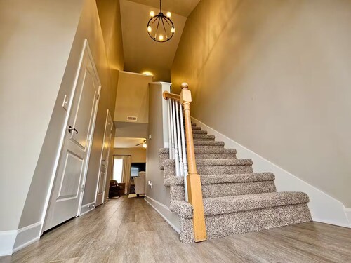 Comfy Home with 4 Beds - 10 mins to Downtown