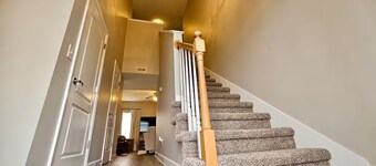 Comfy Home with 4 Beds - 10 mins to Downtown