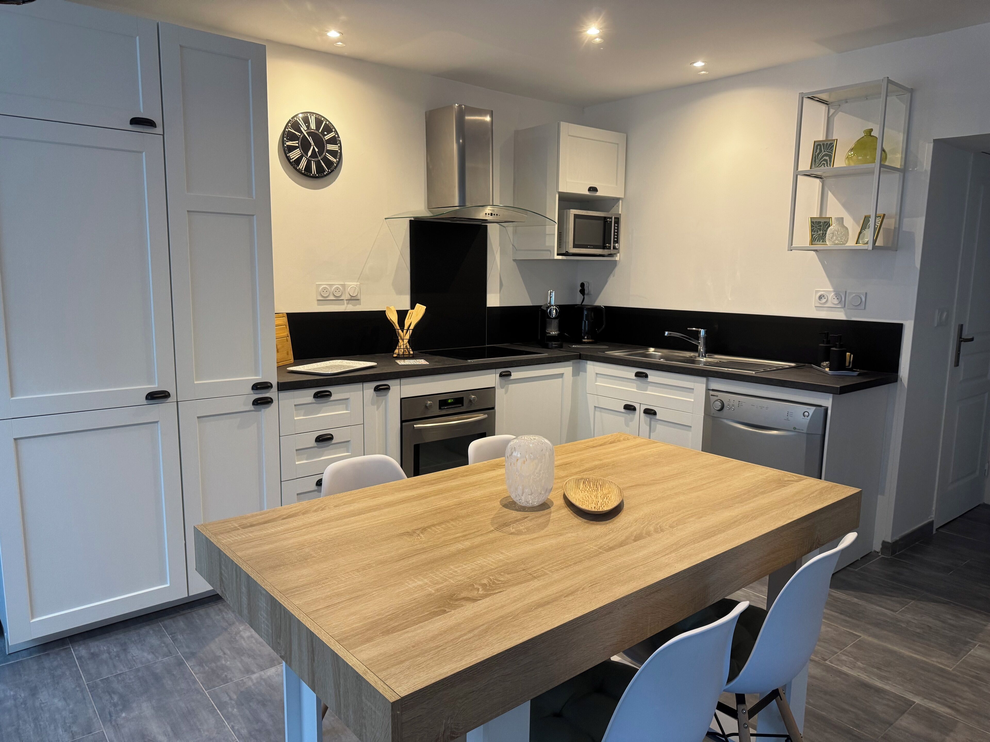 Micro-ondes, four, plaque de cuisson, lave-vaisselle