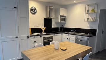 Micro-ondes, four, plaque de cuisson, lave-vaisselle