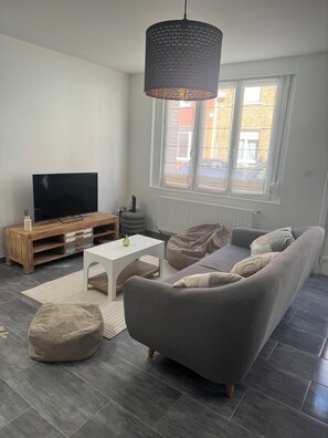 TV - Stay in Grand-Fort-Philippe: Comfortable Accommodation for Rent (Grand-Fort-Philippe)