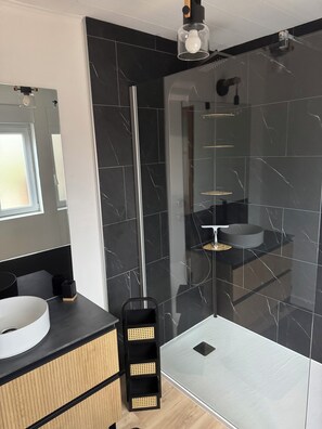 Shower, hair dryer, towels, toilet paper