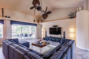 Smart TV, books, stereo - Waterfront Villa Bahia-Relaxing Spa Oasis-Pool, Hot tub, Sauna+2 Primary Suites (Cape Coral)