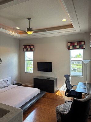 4 bedrooms, in-room safe, desk, iron/ironing board