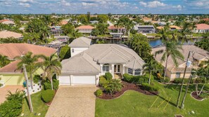 Exterior - Waterfront Villa Bahia-Relaxing Spa Oasis-Pool, Hot tub, Sauna+2 Primary Suites (Cape Coral)