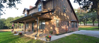 4-bedroom farmhouse in charming Burleson with WiFi, AC. Book now