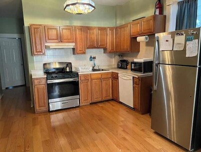 Awesome NYC & Water Views 3Bdrm Apt 15 min to NYC