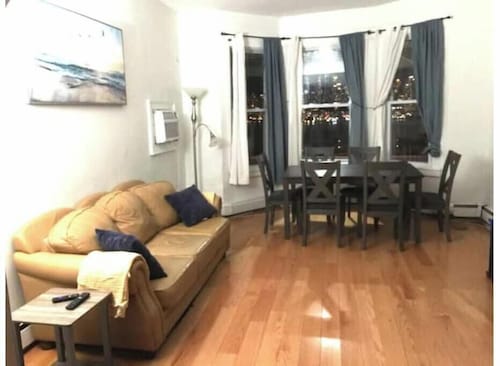 Awesome NYC & Water Views 3Bdrm Apt 15 min to NYC