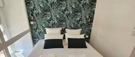 1 bedroom, desk, iron/ironing board, free WiFi