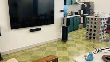 50 inci televisyen plasma dengan digital, perkhidmatan penstriman