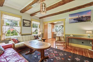 TV - The Good Bones Abode (Scarborough)