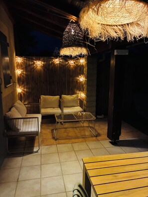 Terrace/patio - Le petit atelier in Provence with swimming pool and air conditioning (Eyguières)