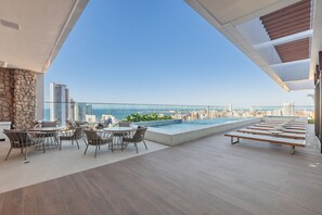 รับประทานอาหารกลางแจ้ง