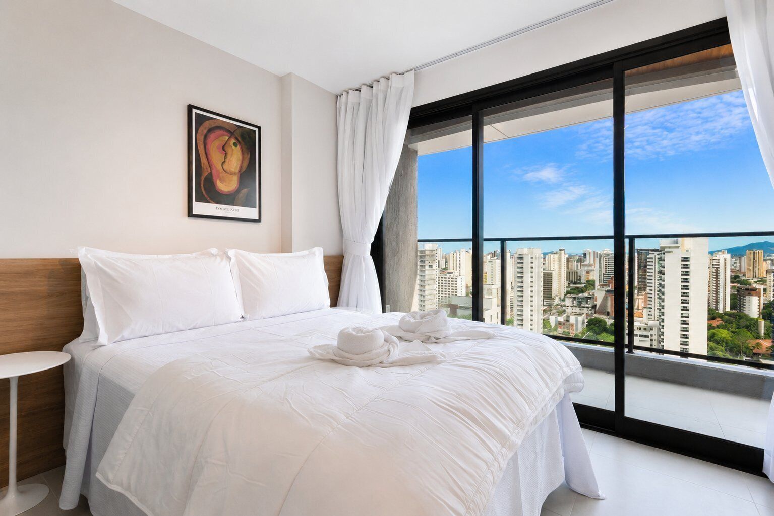 Luxury Apartment | WiFi (free), bed sheets
