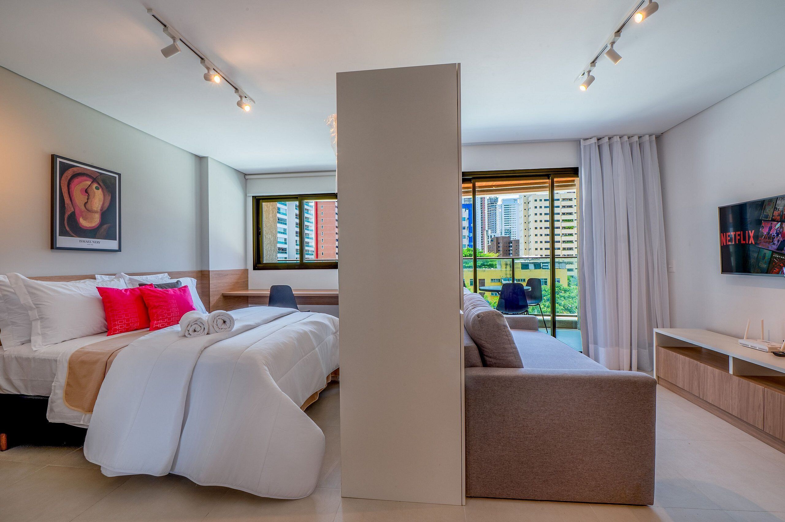 Deluxe Apartment | WiFi (free), bed sheets