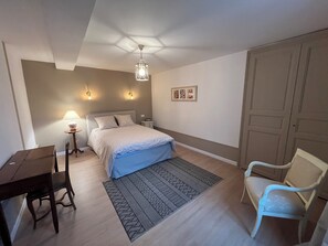 WiFi, bed sheets