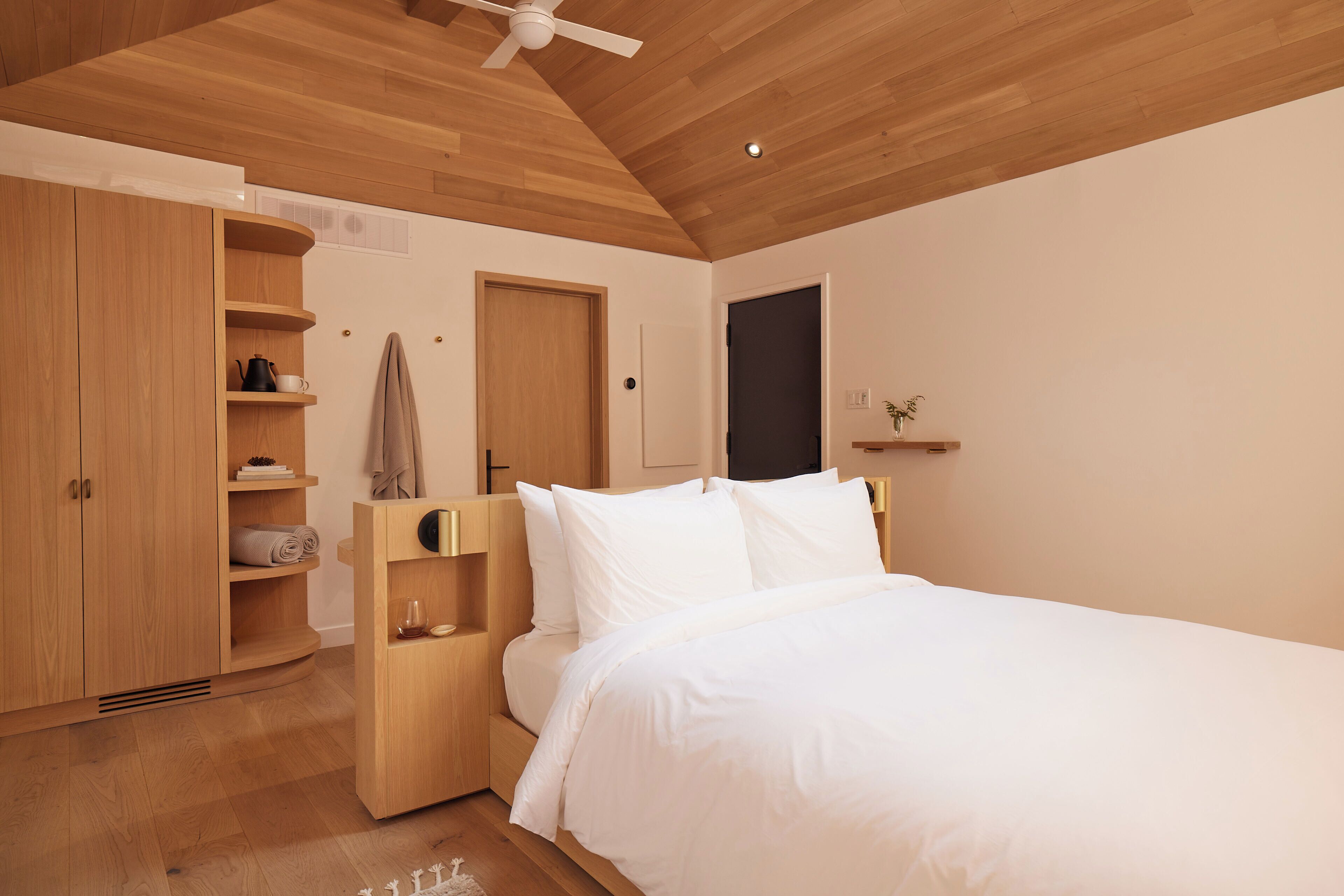 노트북 작업 공간, 무료 WiFi, 침대 시트