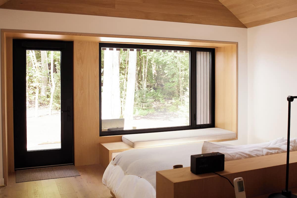 Laptop workspace, free WiFi, bed sheets