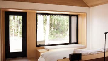 Laptop workspace, free WiFi, bed sheets