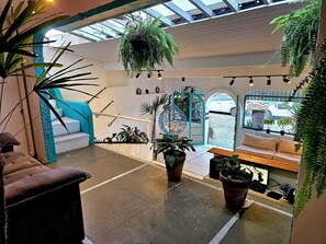 Smart TV 32-inci dengan saluran TV digital