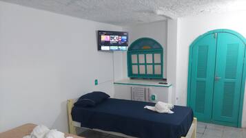 Quarto triplo standard | Frigobar, Wi-Fi de cortesia