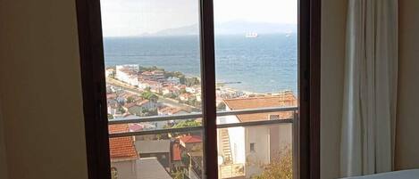 4 bedrooms, iron/ironing board, WiFi