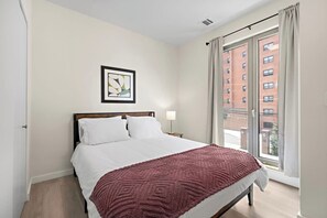 2 bedrooms, iron/ironing board, Internet, bed sheets - Comfortable 2BR ! Free parking ! 30 min to NYC ! (Newark)