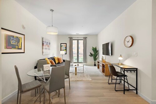 Comfortable 2BR ! Free parking ! 30 min to NYC !