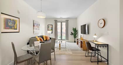 Comfortable 2BR ! Free parking ! 30 min to NYC !