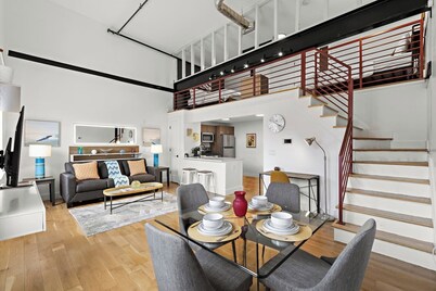 Outstanding Loft ! Free parking ! 30 min to NYC !