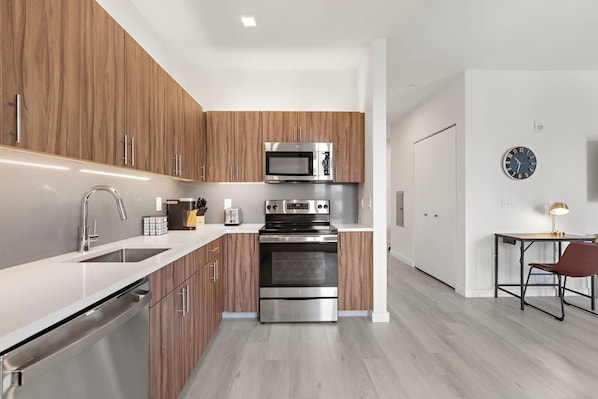 Fridge, microwave, oven, stovetop