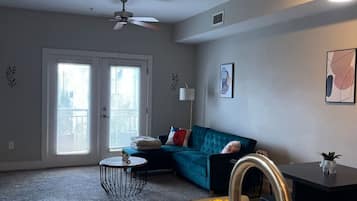 TV, mesa de pingue-pongue